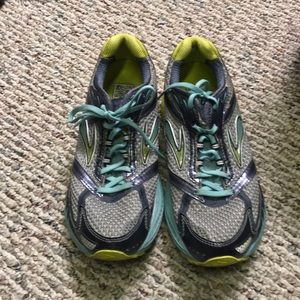 Brooks Ghost size 9.5